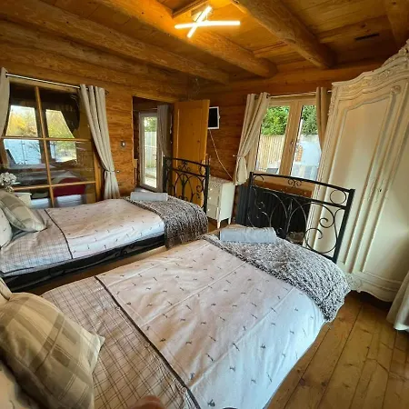 Woodpecker Log Cabin: Lakeside Retreat with Hot Tub and Private Fishing Tattershall Exterior photo