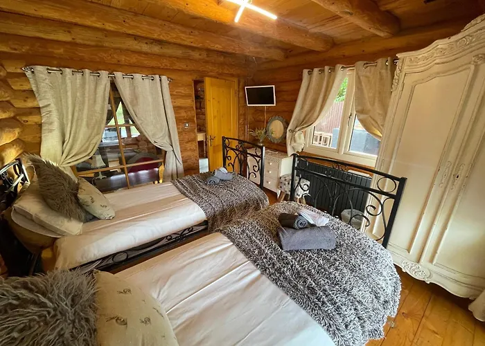 Woodpecker Log Cabin With Hot Tub, Pizza Oven Bbq Entertainment Area, Lakeside With Private Fishing Peg Situated At Tattershall Lakes