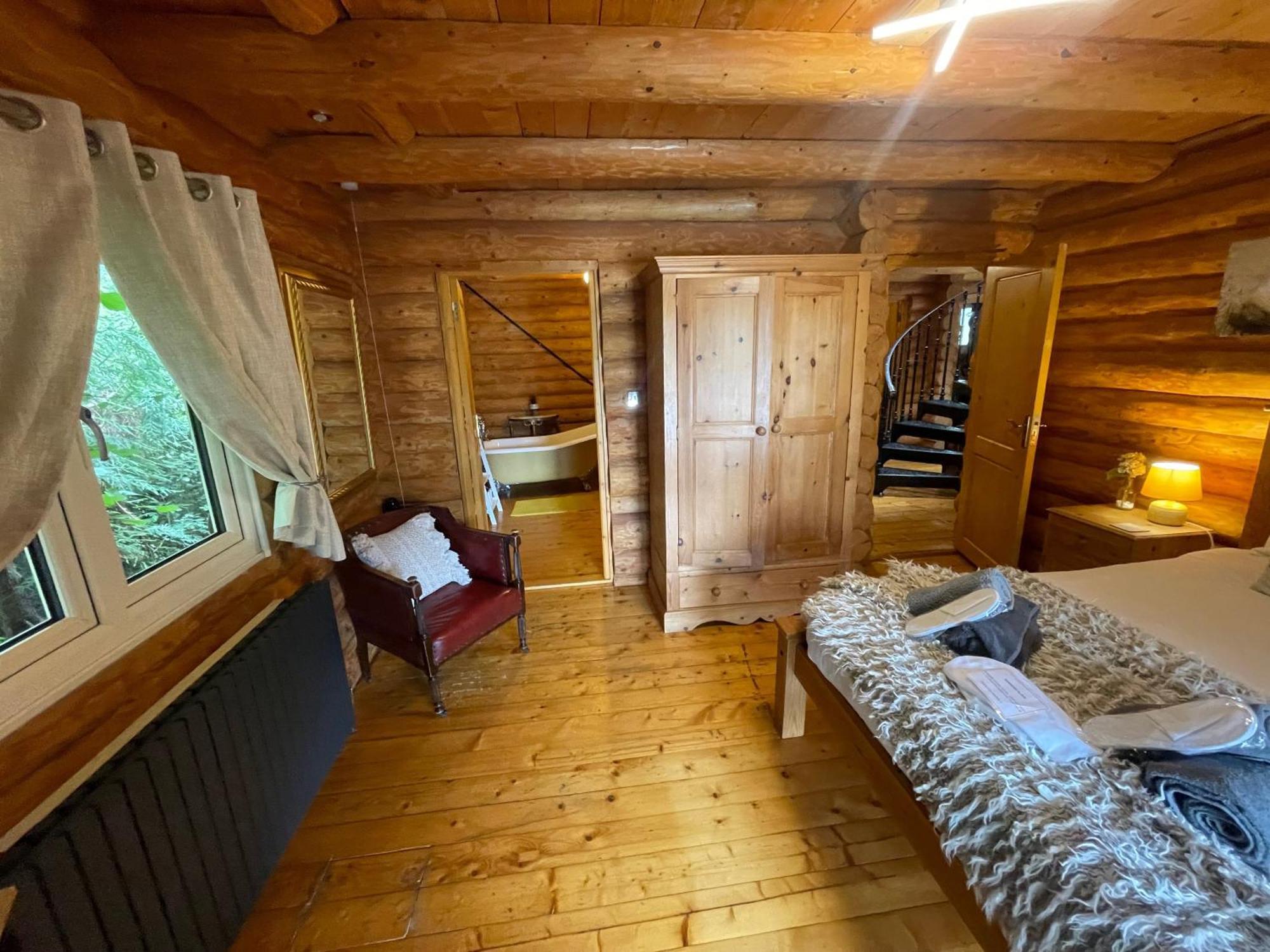 Woodpecker Log With Hot Tub, Pizza Oven Bbq Entertainment Area, Lakeside With Private Fishing Peg Situated At Lakes Casa vacanze Tattershall
